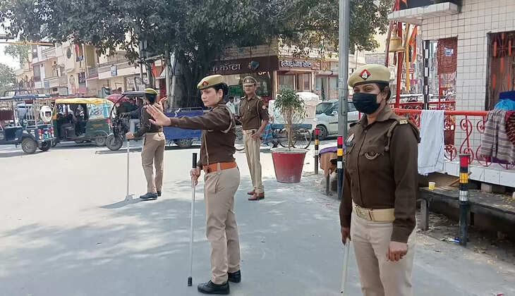 Varanasi News: महिला पुलिस ने बहुत ही अच्छे से ट्रैफिक व्यवस्था को लेकर बहुत ही सराहनी कार्य किया&nbsp;