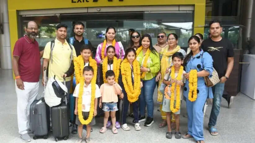 वाराणसी के तीन खिलाड़ियों शावी शाह, अनिरुद्ध स्वर्णकार और याशिका वर्मा का न्यूजीलैंड में होने वाली वर्ल्ड एरोबिक्स चैंपियनशिप 2026 के लिए चयन हुआ है। खिलाड़ियों ने नेशनल चैंपियनशिप में शानदार प्रदर्शन कर कई पदक जीते।