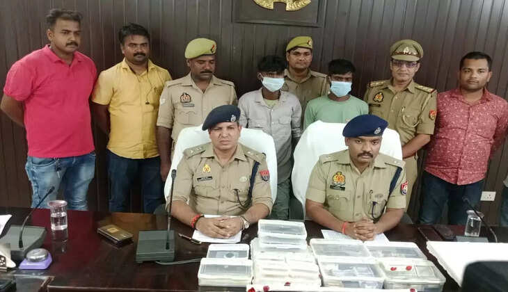 Varanasi News: वाराणसी पुलिस ने मुठभेड़ में&nbsp;12 बाल अपचारी समेत कुल 4 शातिर चोरों को किया गिरफ्तार