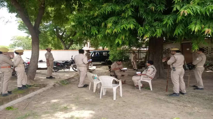 मिर्जापुर: प्रेमपुर गाँव मे वर्षो पुराना चला आ रहा जमीनी विवाद में चली गोली, सूचना मिलते मौके पर पहुँची चुनार व कछवा पुलिस 