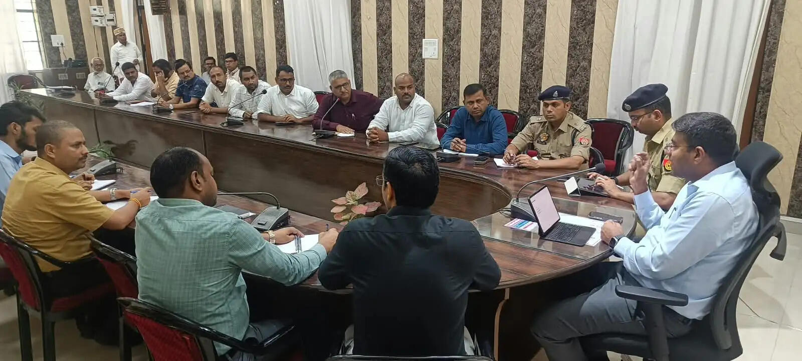 बिना रॉयल्टी बालू परिवहन पर डीएम सख्त, ओवरलोड वाहनों पर होगी कार्रवाई