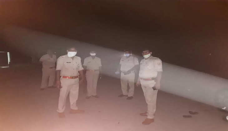 पर्याप्त पुलिस बल के साथ किया गया गस्त व चेकिंग&nbsp;