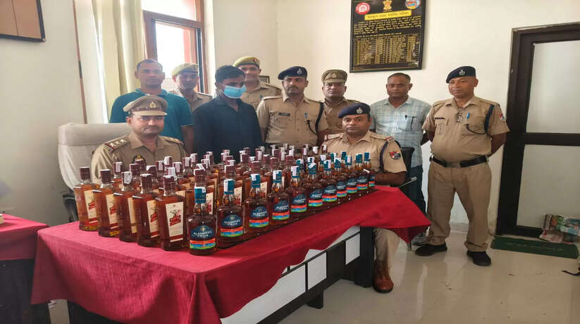 वाराणसी रेलवे स्टेशन पर अवैध शराब के साथ युवक गिरफ्तार