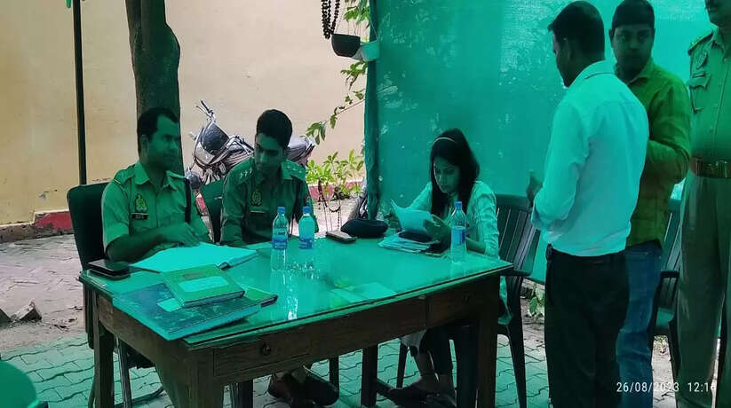 थाना समाधान दिवस के अवसर पर पुलिस उपायुक्त गोमती ज़ोन द्वारा जन समस्याओं को सुनकर उनके त्वरित निस्तारण हेतु संबंधित को आवश्यक दिए दिशा निर्देश