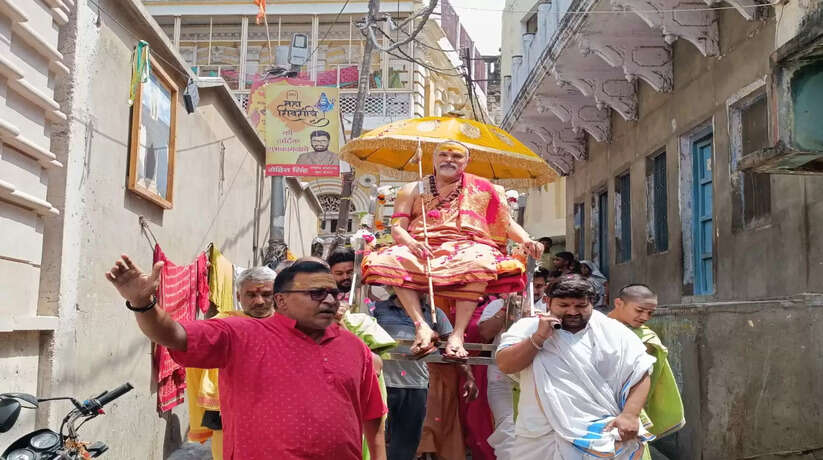 चातुर्मास व्रत पूर्ण करने हेतु शंकराचार्य जी ने किया मुम्बई प्रस्थान, काशी में शंकराचार्य जी का मनुस्मृति पर व्याख्यान हुआ पूर्ण