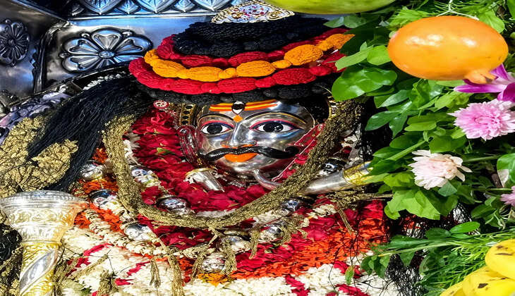 काशी में बाबा कालभैरव का अलौकिक हिम श्रृंगार, श्रद्धालुओं ने किए दिव्य दर्शन