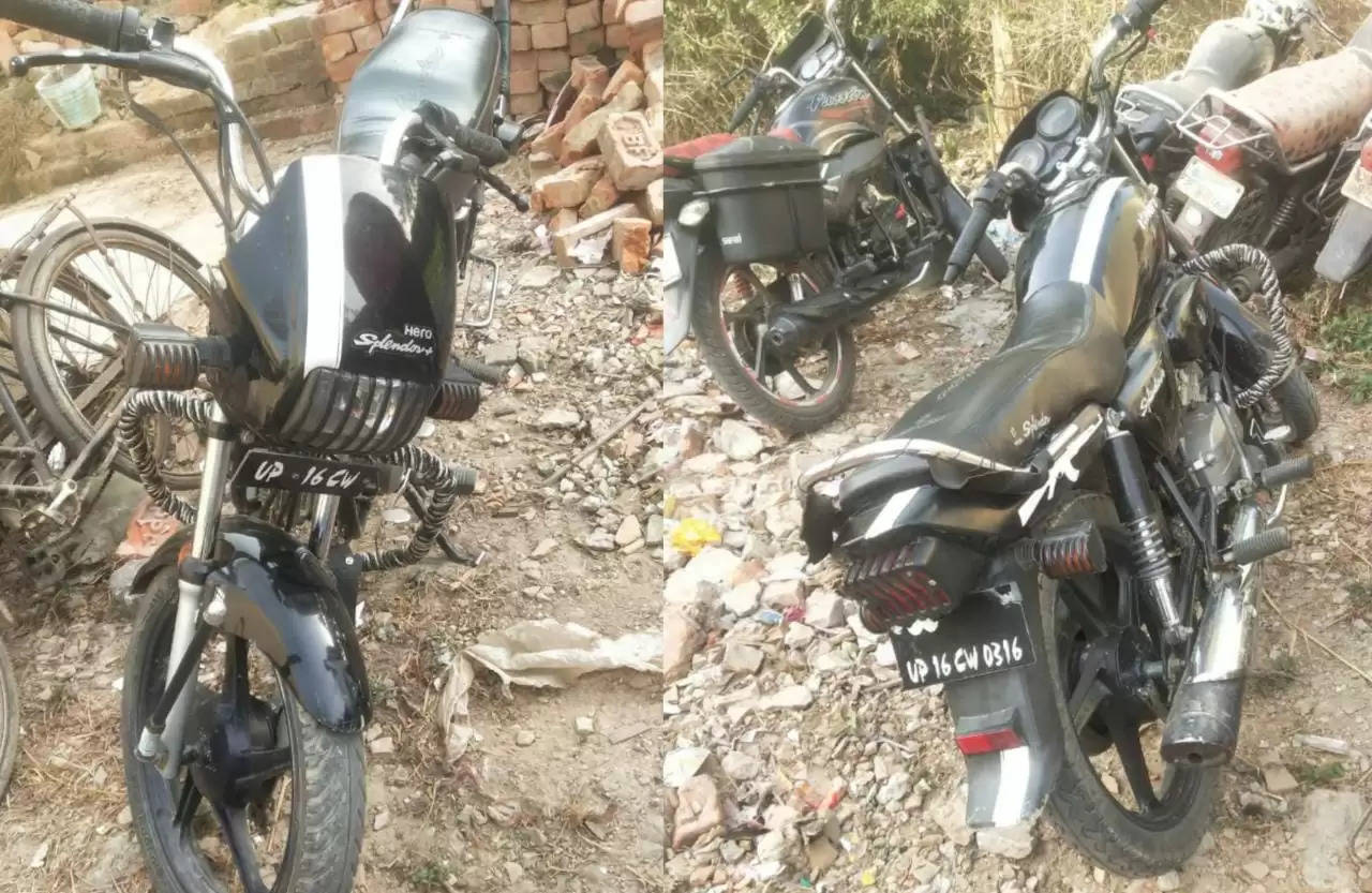 Gorakhpur News: गोरखपुर में चोरी की बाइक के साथ तीन अभियुक्तों को ग्रामीणों ने दौड़ा कर पकड़ा