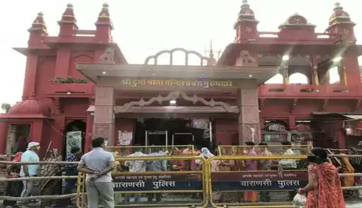काशी के दुर्गाकुंड मंदिर में माँ कुष्मांडा की झलक पाने के लिए भक्तों का उमड़ा जन सैलाब&nbsp;