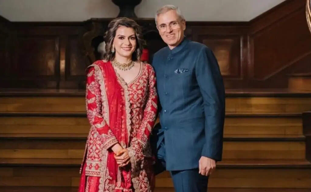 वर्ष 2011 से वे अलग रह रहे थे। उमर अब्दुल्ला ने बाद में सार्वजनिक रूप से अपने अलगाव की जानकारी भी दी थी। अब सुप्रीम कोर्ट के आदेश के बाद उनके पहले विवाह का कानूनी रूप से अंत हुआ और करीब तीन महीने बाद उन्होंने निधि राजदान के साथ शादी की घोषणा की है।