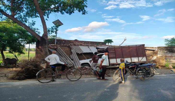 चंदौली में बड़ा हादसा टला! अनियंत्रित पिकअप मकान में घुसी, गृहस्वामी की बची जान...
