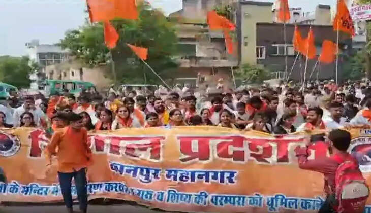 मोहब्&zwj;बत की आड़ में खौफनाक साजिश का खुलासा! महिला टीचर ने छात्र से कहा- आई मिस यू, स्&zwj;टूडेंट ने लिखा-आई लव यू
