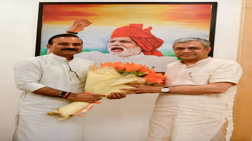 रेल मंत्री अश्विनी वैष्णव से मिले विधायक सुशील सिंह, चन्दौली में रेल सुविधाओं के विस्तार की उठाई मांग