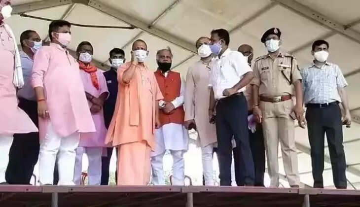 Varanasi news: CM Yogi reached Varanasi, took stock of preparations before PM Modi's visit