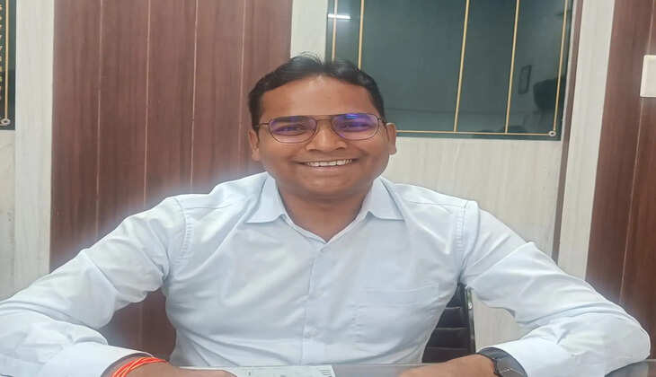 गोरखपुर में 2024 बैच के पीसीएस अधिकारी ज्ञान प्रताप सिंह ने सदर एसडीएम का पदभार संभाल लिया है। पदभार ग्रहण करते ही उन्होंने अपील वाली फाइलों का दो दिन में निस्तारण प्रक्रिया आगे बढ़ाने के निर्देश दिए।
