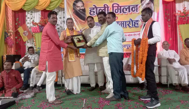 Patanjali family celebrated Holi Milan ceremony in Chandauli