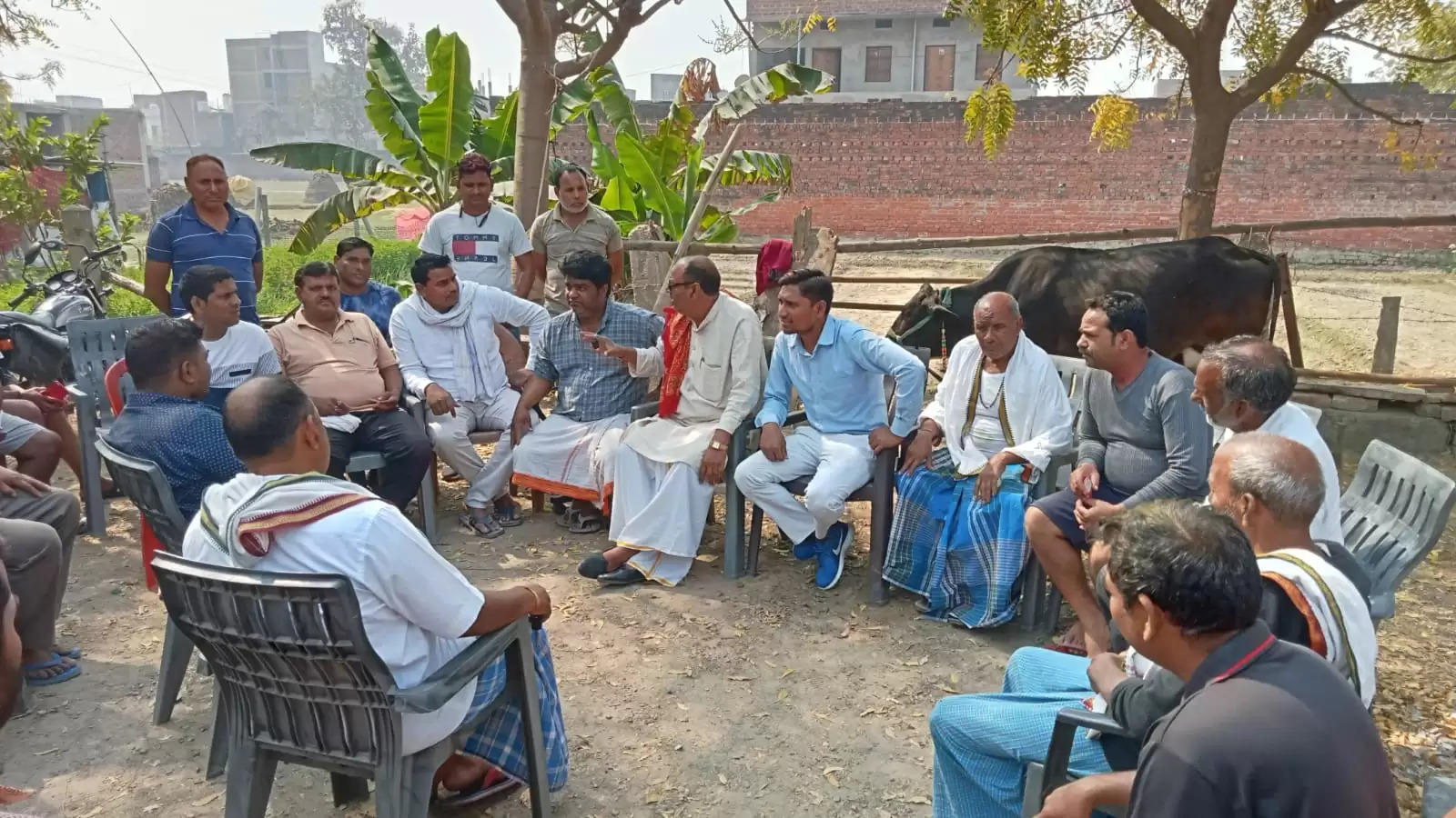 Varanasi news: ग्राम सभा नैपुरा में तेरहवीं भोज का सामुहिक बहिष्कार