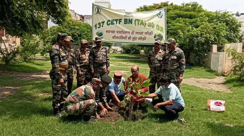 हर घर-घर झंडा अभियान के तहत जन जागरूकता रैली को कैंट विधायक ने हरी झंडी दिखाकर किया रवाना