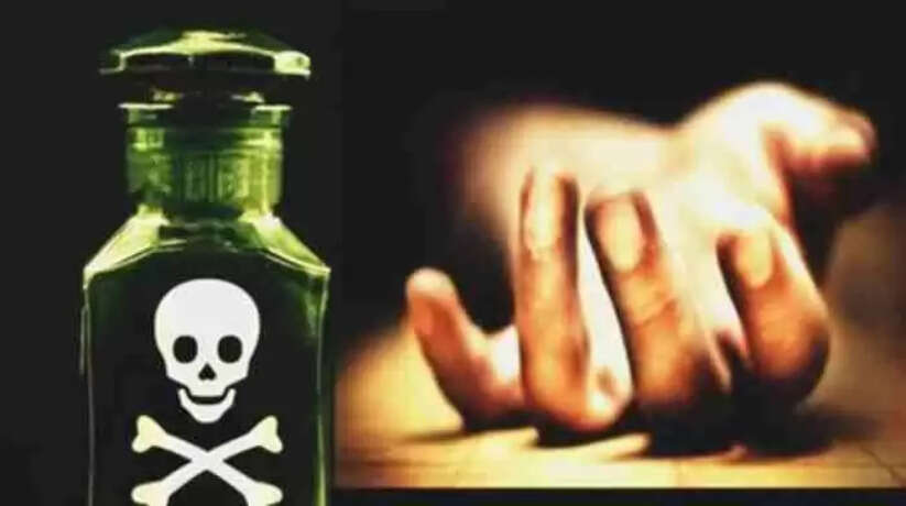 प्रयागराज में घरेलू कलह से तंग आकर पति पत्नी ने बेटी समेत खाया जहरीला पदार्थ, मां-बेटी की मौत, पति की हालत गंभीर