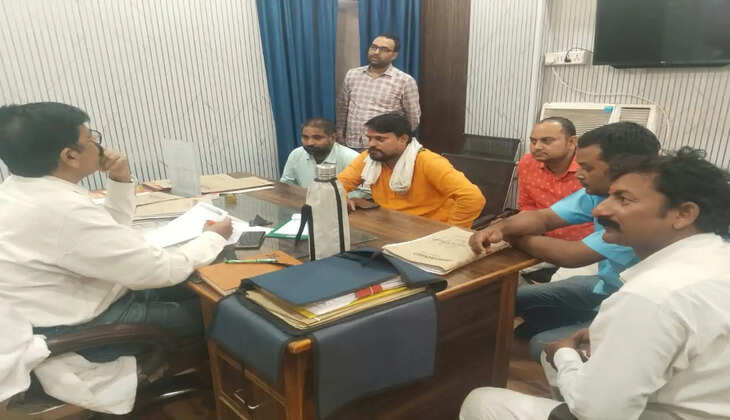 चंदौली में छुट्टा पशुओं की समस्या पर गौ प्रेमियों ने उठाई आवाज, आश्रय स्थलों में रखने की मांग