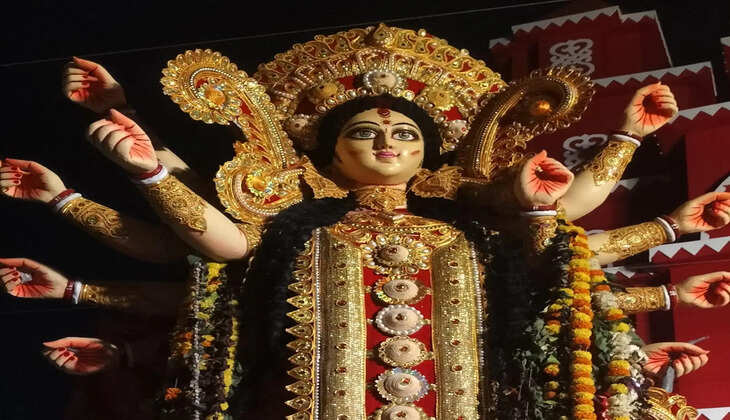 वाराणसी में नम आंखों से मां दुर्गा की विदाई, अगले बरस फिर आने का दिया न्योता