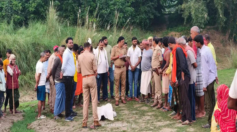 वाराणसी में गंगा किनारे मिला युवक का शव, जांच में जुटी पुलिस
