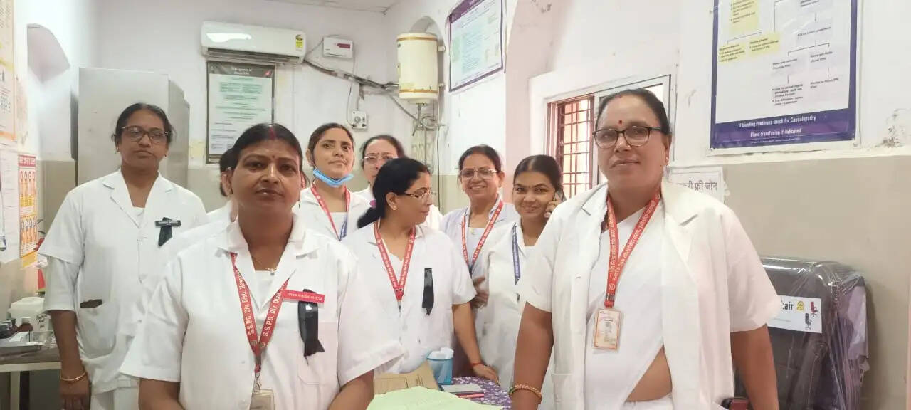 लखनऊ में राजकीय नर्सेस संघ का धरना-प्रदर्शन, पदोन्नति व तैनाती के मुद्दे उठे