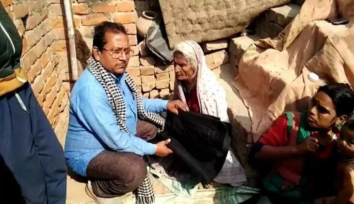 चंदौली में ग्राम प्रधान प्रतिनिधि राजेश सारंग ने गरीब, विकलांग&nbsp;व विधवाओं के बीच बांटे कंबल