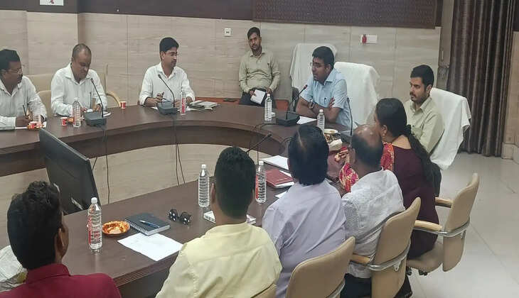 गोरखपुर के टेराकोटा को मिलेगा बड़ा बाजार, डीएम ने ब्रांडिंग और ऑनलाइन मार्केटिंग पर दिया जोर