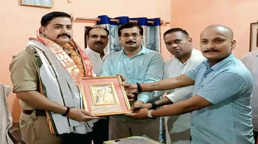 व्यापारियों ने किया चौबेपुर के नए थाना प्रभारी का सम्मान,थाना प्रभारी ने सहयोग का दिया आश्वासन