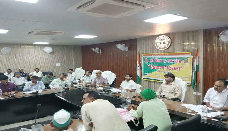 चंदौली में किसान दिवस की समीक्षा बैठक में जिलाधिकारी चंद्र मोहन गर्ग ने धान रोपाई सीजन को लेकर अधिकारियों को सख्त निर्देश दिए। नहरों के टेल तक पानी, किसानों को समय पर खाद और बिजली उपलब्ध कराने, KCC व राजस्व मामलों के शीघ्र निस्तारण पर जोर दिया।