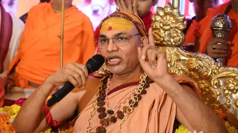 Avimukteshwaranand statement today Cow protection statement UP Shankaracharya news Ambedkar Nagar Yogi Adityanath cow issue Dharma Yudh Yatra UP 2026 Sant vs sarkari sant controversy Rambhadracharya vs Avimukteshwaranand UGC amendment controversy India Hindu religious news Hindi UP latest political religious news