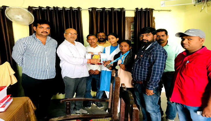 Chanduali News:&nbsp;नेशनल एथलेटिक्स के लिए चयनित हुई सकलडीहा की वैशाली, हर्ष