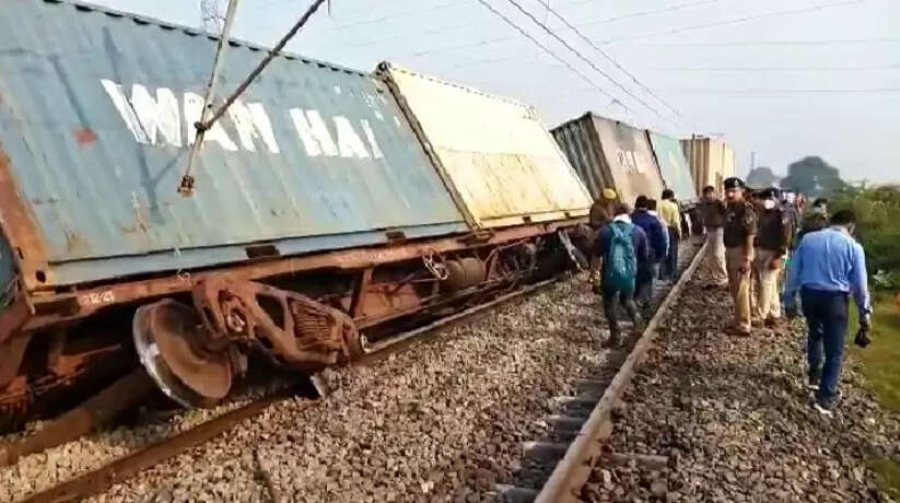 यूपी के चंदौली में मालगाड़ी के 8 डिब्बे पटरी से उतरे, दूसरी ट्रेनों का रूट करना पड़ा डायवर्ट