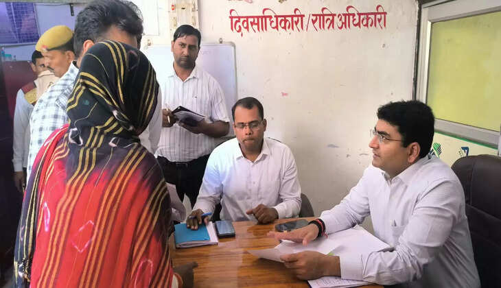 जनता की शिकायतों के निस्तारण में लापरवाही या उदासीनता कत्तई क्षम्य नहीं: जिलाधिकार