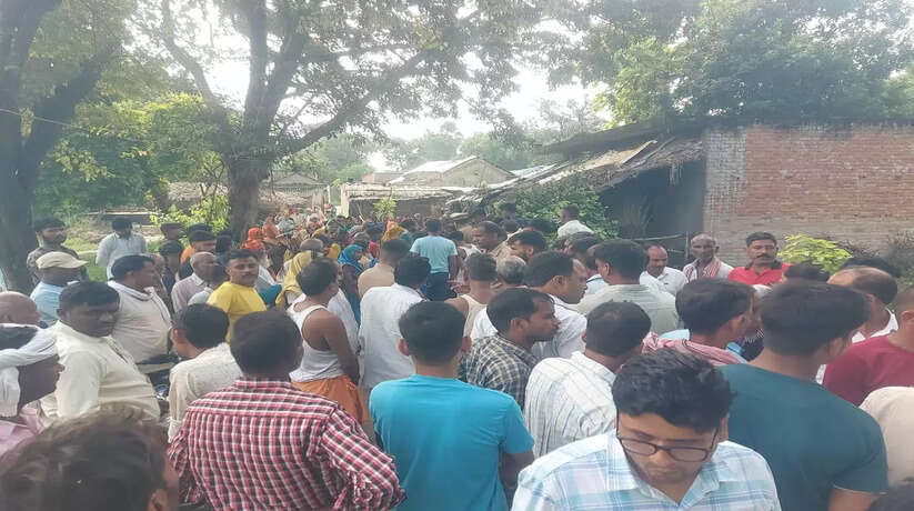 Ayodhya News: संदिग्ध परिस्थितियों में धान के खेत में मिला युवक का शव, हत्या की आशंका,पुलिस जांच में जुटी
