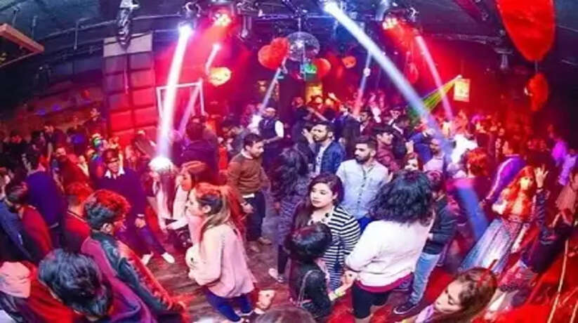 रात को रंगीन हो जाती हैं Delhi की ये जगहें, विदेशों से भी आते हैं लोग