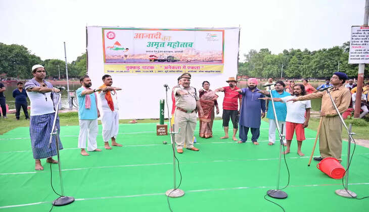 बरेका में आजादी के अमृत महोत्सव के परिप्रेक्ष्य में आयोजित सांस्कृतिक कार्यक्रमों के अंतर्गत नाटक &ldquo;अनेकता में एकता&rdquo; का मंचन&nbsp;