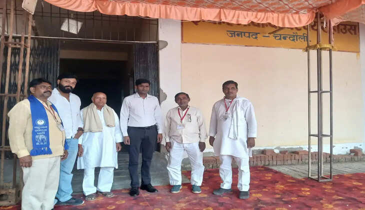 चंदौली में ईवीएम वेयरहाउस की सुरक्षा परखी, राजनीतिक दलों के प्रतिनिधियों की मौजूदगी में हुआ निरीक्षण
