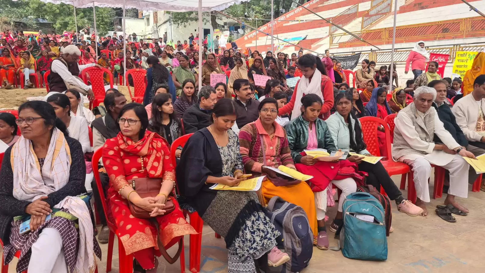 Varanasi News: शास्त्री घाट पर महिला अधिकार सम्मेलन का आयोजन किया गया