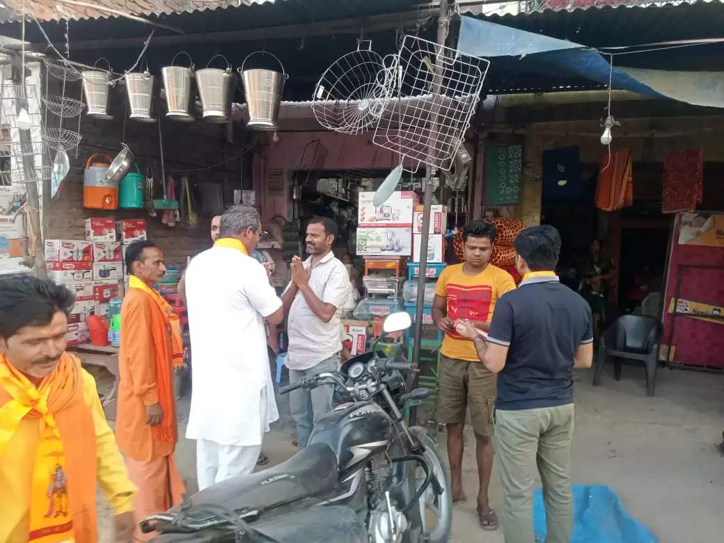 Ayodhya News: आरएसएस के कार्यकर्ताओ ने मतदाताओं को किया जागरूक मतदाता जागरूकता रैली निकाल कर कहा- सारे काम छोड़ दो, सबसे पहले वोट दो