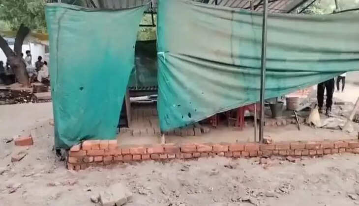 Varanasi News: वक्फ वोर्ड की जमीन पर पुलिस चौकी के निर्माण को लेकर, गहरा आक्रोश