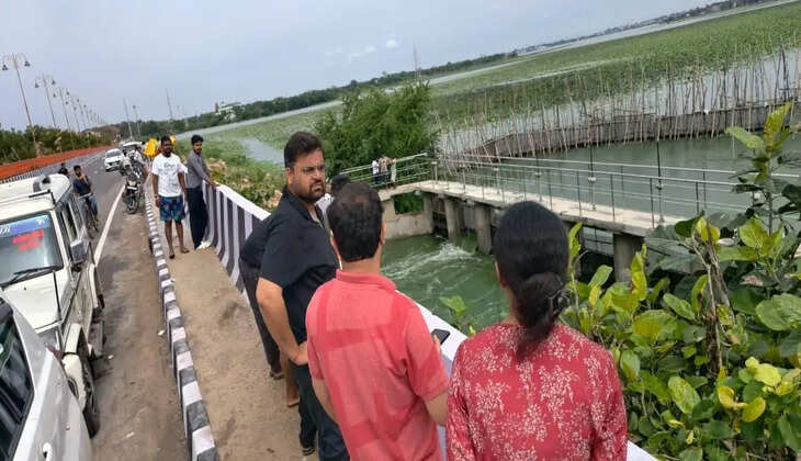 बारिश थमते ही जल निकासी और सफाई व्यवस्था में जुटा नगर निगम