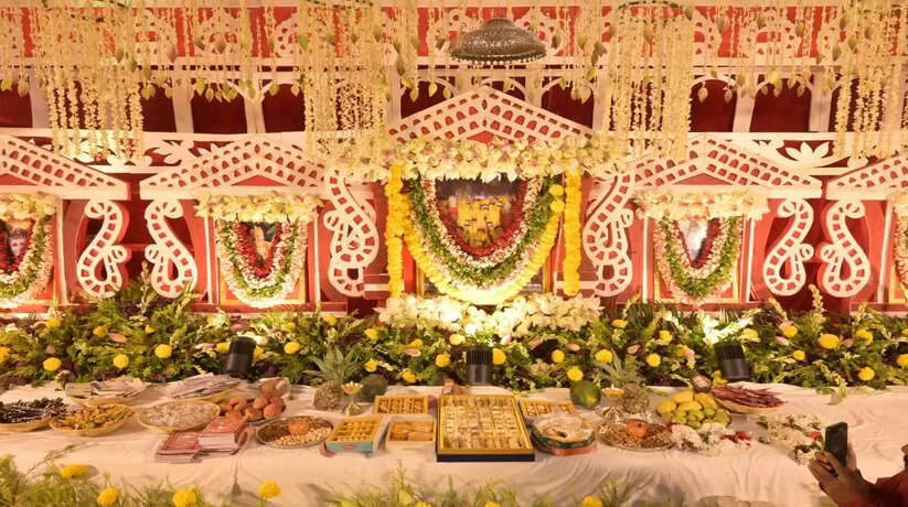 फूल बंगला में सजी माता शाकंभरी की अलौकिक झांकी, महिलाओं ने पढ़ा संगीतमय मंगल पाठ