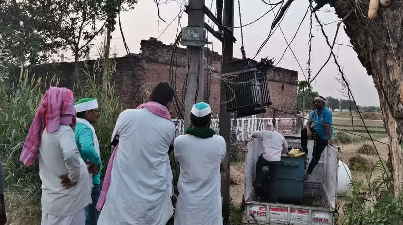 चंदौली: 3 दिन के धरने के बाद किसानों की जीत, सरया गांव में बढ़ाई गई ट्रांसफार्मर की क्षमता