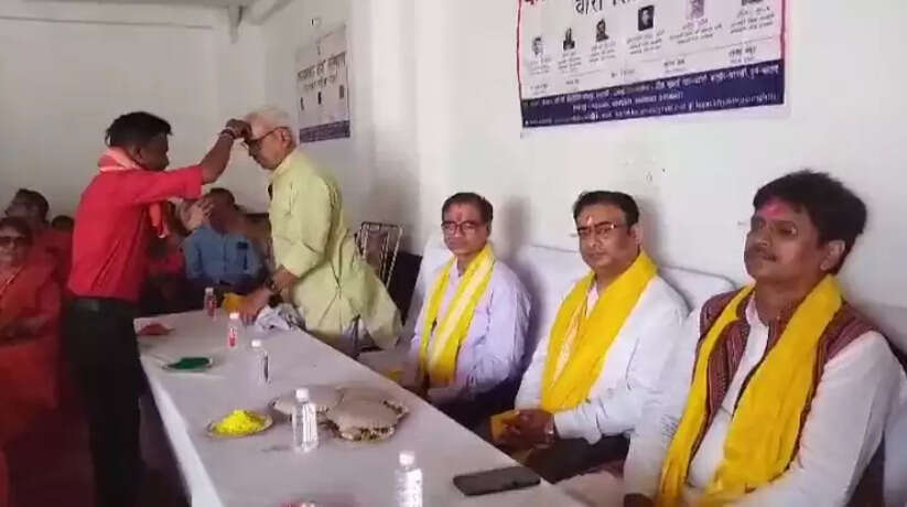 Varanasi News: कामाख्या सेवा संस्थान द्वारा होली मिलन समारोह के कार्यक्रम किया गया