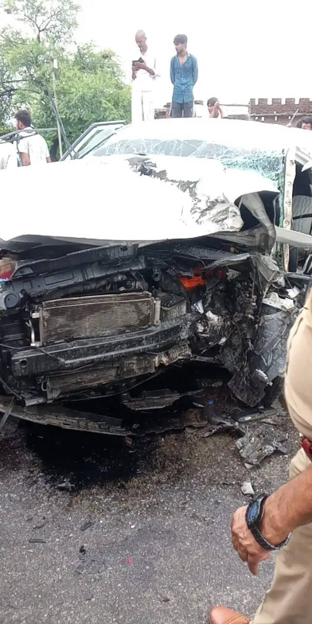 झांसी पहले भी अतीक अहमद के परिवार से जुड़े बड़े मामलों का केंद्र रहा है। वर्ष 2023 में उमेश पाल हत्याकांड के आरोपी असद अहमद का झांसी में एसटीएफ द्वारा एनकाउंटर किया गया था। अब एक बार फिर सड़क हादसे में अबान अहमद की मौत ने पूरे प्रदेश का ध्यान इस घटना की ओर खींचा है।
