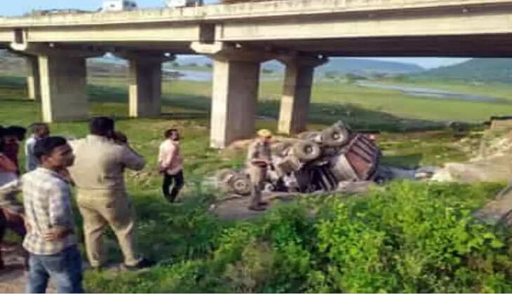 वाराणसी जा रही ढाल पर खड़ी ट्रक गिरी पुल के नीचे&nbsp;