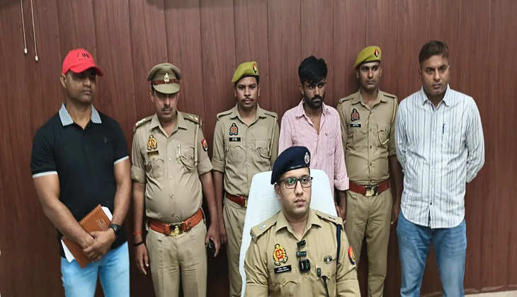 चंदौली में शराब तस्करी का खुलासा, लकड़ी के बुरादे के नीचे छिपी मिली 1,185 पेटी शराब