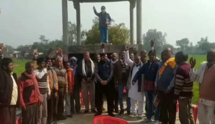 रायबरेली में आगामी चुनाव को लेकर कांग्रेस कार्यकर्ताओं ने की बैठक
