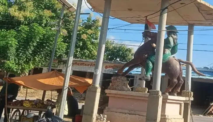 अनंतपुर के दुर्गा नगर चौराहे पर महीनों से खराब हाईमास्ट लाइट, अंधेरे में राहगीर